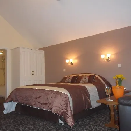 Old Oak Tree South Kilvington