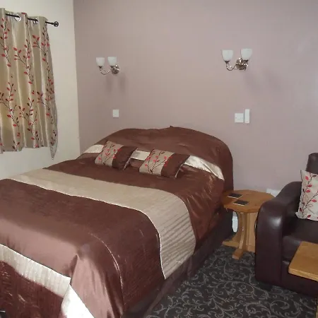Old Oak Tree Hotell 3*