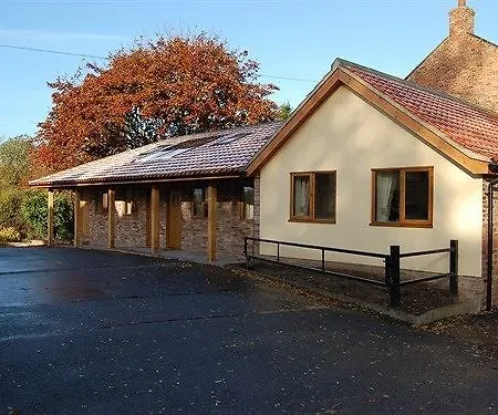 Old Oak Tree Hotel