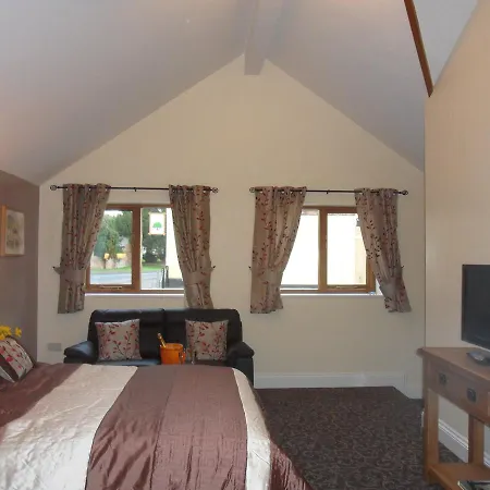 Old Oak Tree ホテル